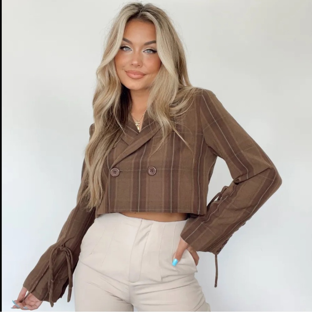 Cloud Ten, brown cropped blazer shirt
